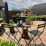 Gemuetliches Doppelzimmer Mit Gartenblick Und Oev Privat bolig Steffisburg