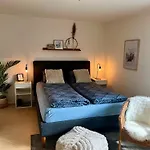 Privat bolig Gemuetliches Doppelzimmer Mit Gartenblick Und Oev Steffisburg