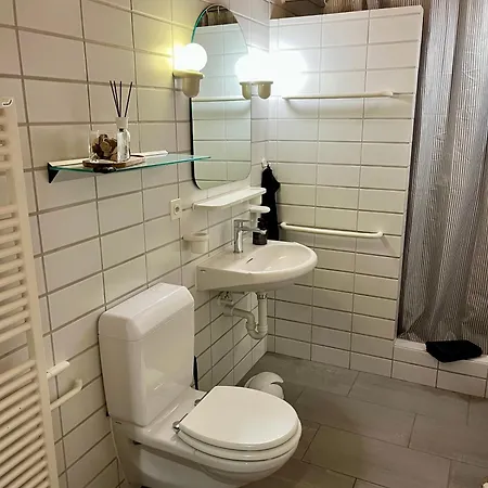 Gemuetliches Doppelzimmer Mit Gartenblick Und Oev Rum i privatbostad *