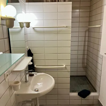 Rum i privatbostad Gemuetliches Doppelzimmer Mit Gartenblick Und Oev