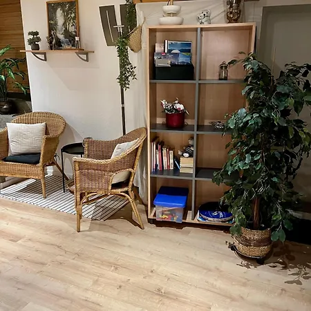 Rum i privatbostad Gemuetliches Doppelzimmer Mit Gartenblick Und Oev Steffisburg