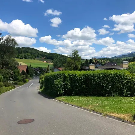 Gemuetliches Doppelzimmer Mit Gartenblick Und Oev Homestay