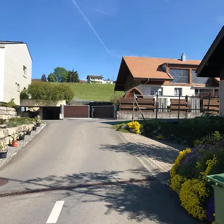 Gemuetliches Doppelzimmer Mit Gartenblick Und Oev Homestay *