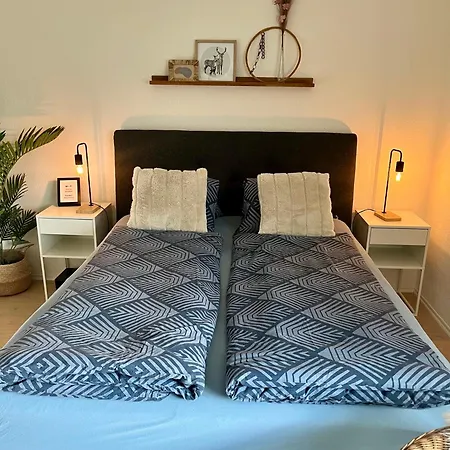 Gemuetliches Doppelzimmer Mit Gartenblick Und Oev Homestay *