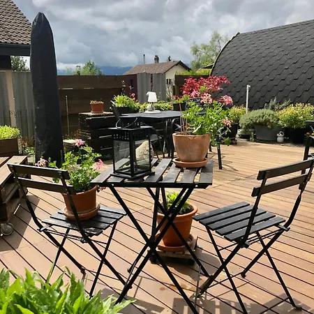 Gemuetliches Doppelzimmer Mit Gartenblick Und Oev Homestay Steffisburg