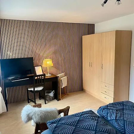 Gemuetliches Doppelzimmer Mit Gartenblick Und Oev *