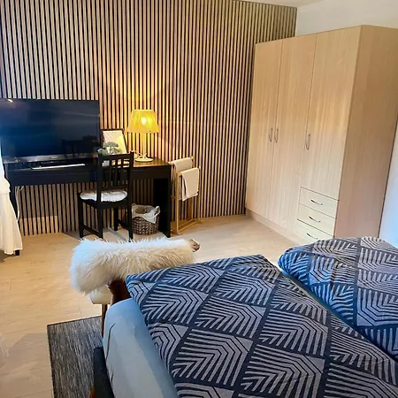 Gemuetliches Doppelzimmer Mit Gartenblick Und Oev *