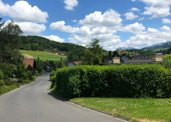 Gemuetliches Doppelzimmer Mit Gartenblick Und Oev Homestay szállás