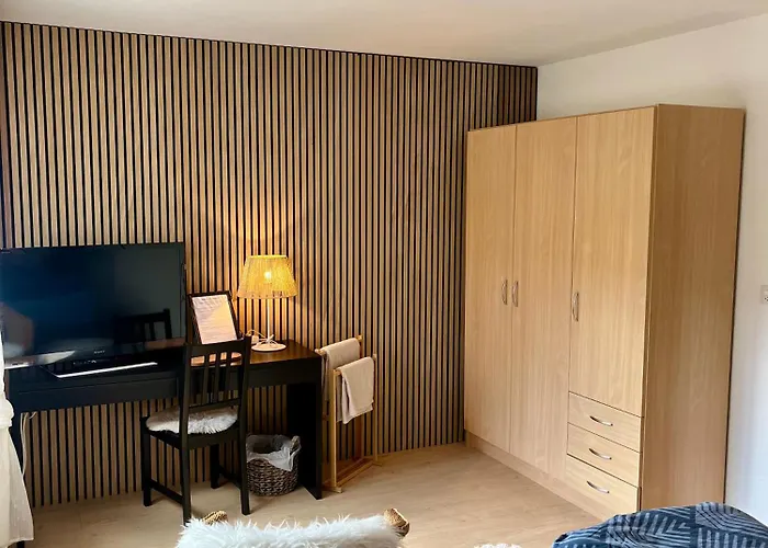 Gemuetliches Doppelzimmer Mit Gartenblick Und Oev *