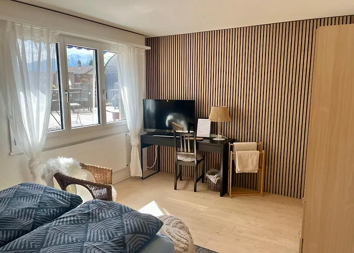 Gemuetliches Doppelzimmer Mit Gartenblick Und Oev Homestay szállás