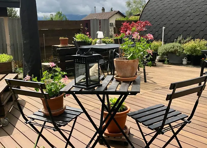 Gemuetliches Doppelzimmer Mit Gartenblick Und Oev בית אירוח Steffisburg