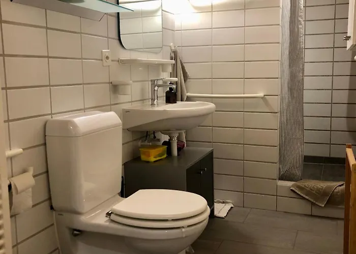 Gemuetliches Doppelzimmer Mit Gartenblick Und Oev בית אירוח Steffisburg